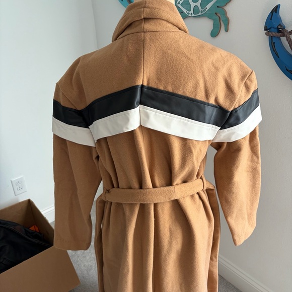 Women’s Tan Trench Coat with Black and White Accents – Size S - Picture 12 of 13